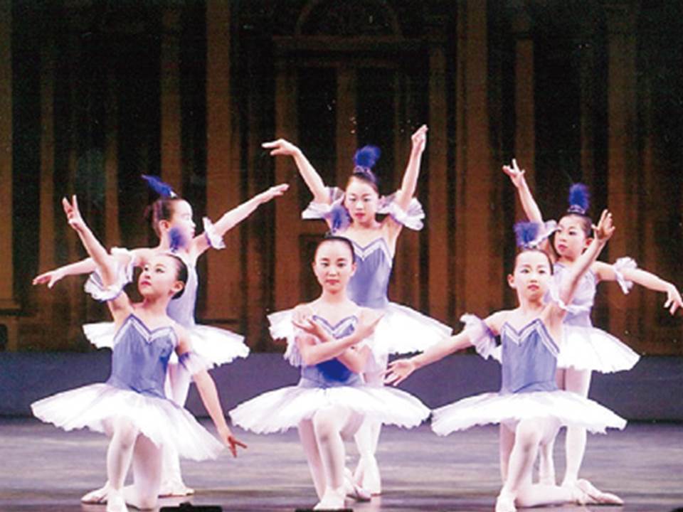 クラシックバレエ Flore カンパニー＆ポアント ちいきカルチャー